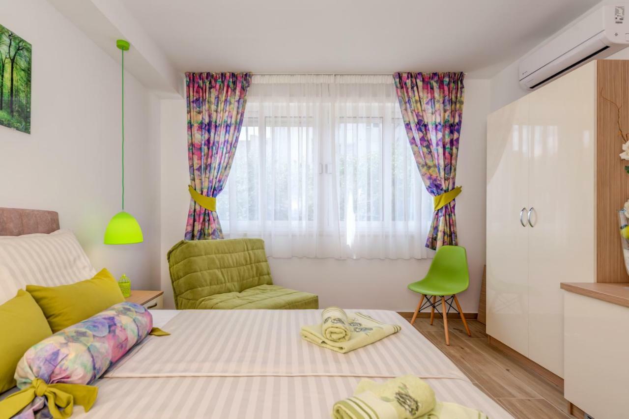 Coloured Rooms Split Luaran gambar